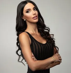 Kristina Goldstein, Agent in  - Compass