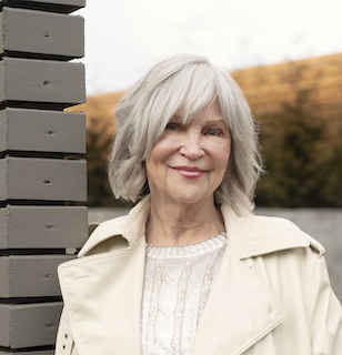 Headshot of Ellen DeCicco