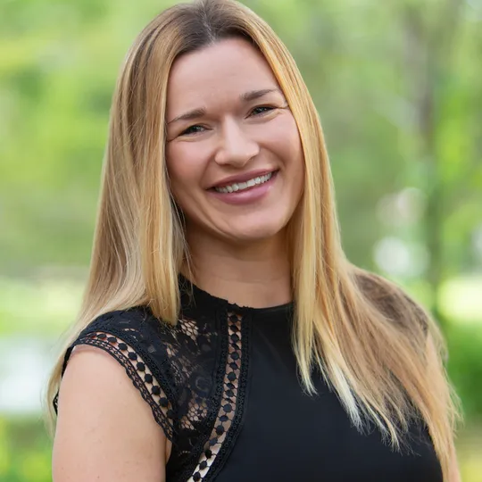 Jasmin Ladurner, Agent in  - Compass