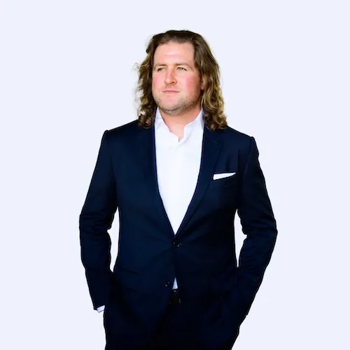 Gia Sachs, Agent in  - Compass