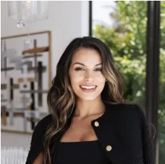 Thalia Arellano, Agent in  - Compass