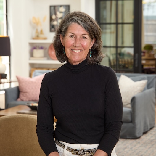 Headshot of Leslie Stelzer