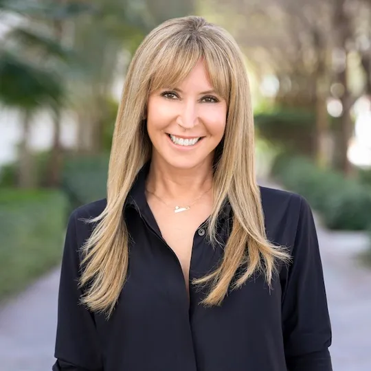 Sheva Narkes, Agent in  - Compass