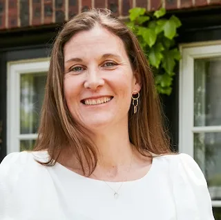 Catherine Pieroni, Agent in  - Compass