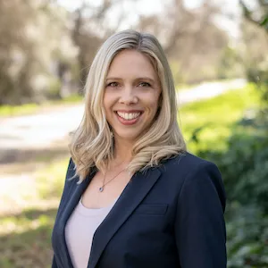 Darci Preisser, Agent in  - Compass