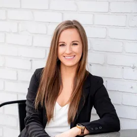 Stefanie Fisher, Agent in  - Compass