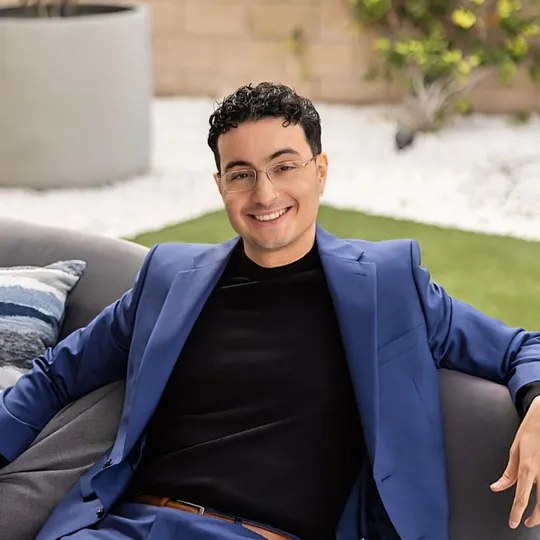 Alex Gonzalez, Agent in  - Compass