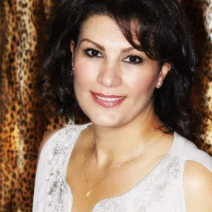 Sharmin Zadeh, Agent in  - Compass