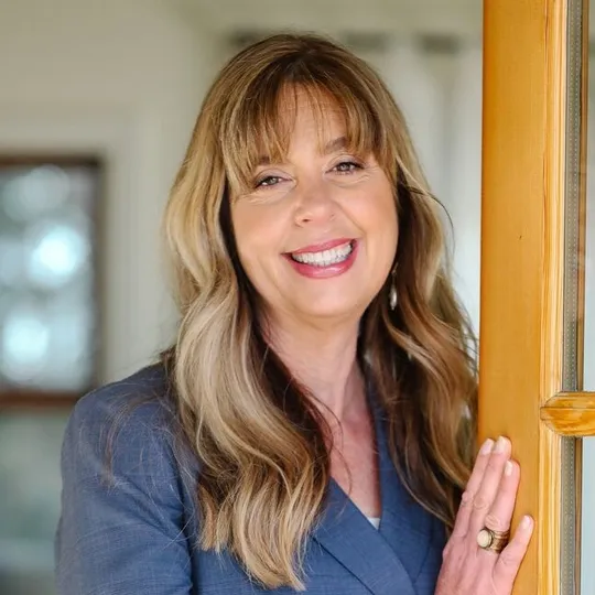 Barbara Pearson, Agent in  - Compass