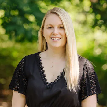 April Braun, Agent in  - Compass