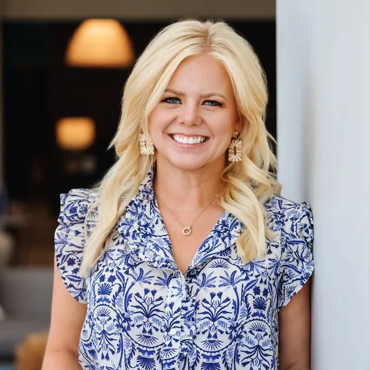 Kim Jarrett, Agent in  - Compass