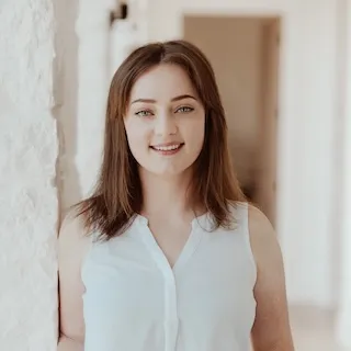 Hannah Hoffman, Agent in  - Compass