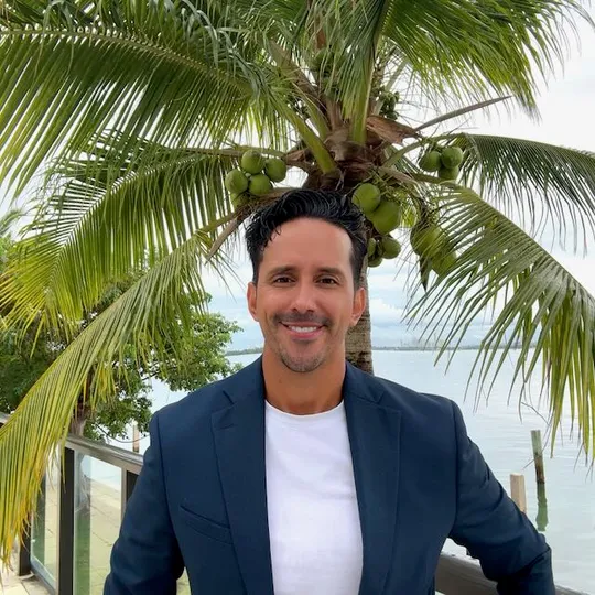 Sebastian Cortes, Agent in  - Compass