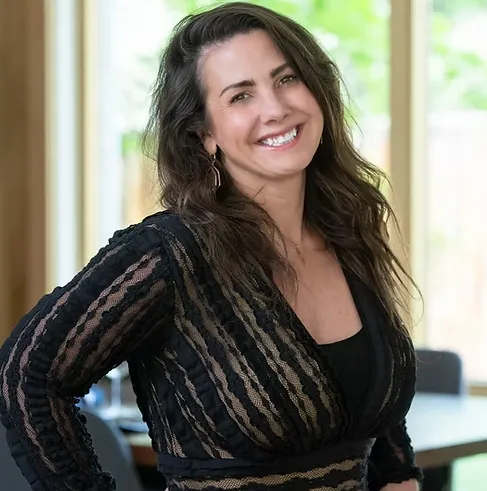 Shannon Weissleder, Agent in  - Compass