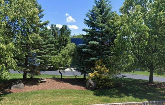 1 Dartnouth Ct, Livingston
