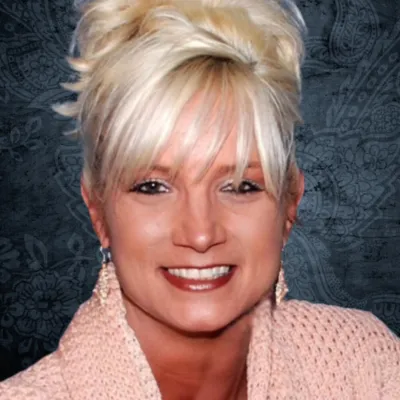 Staci Mildenstein, Agent in  - Compass