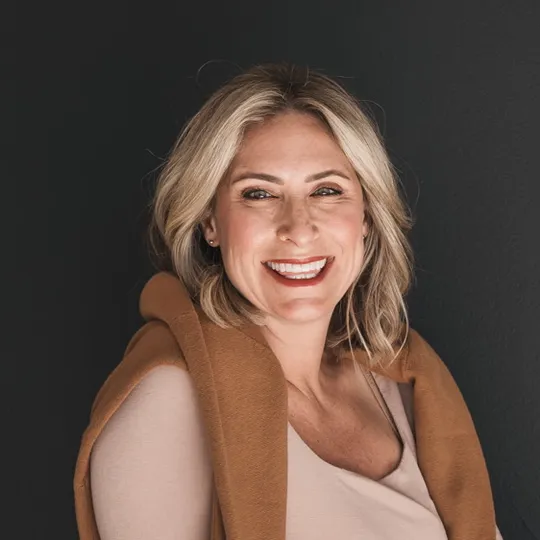 Sarah Oates, Agent in  - Compass