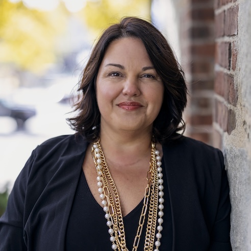 Headshot of Christine Araujo