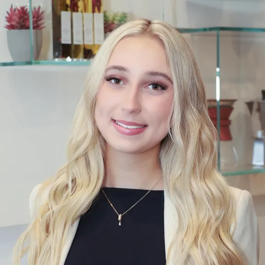 Victoria Jarzabek, Agent in  - Compass