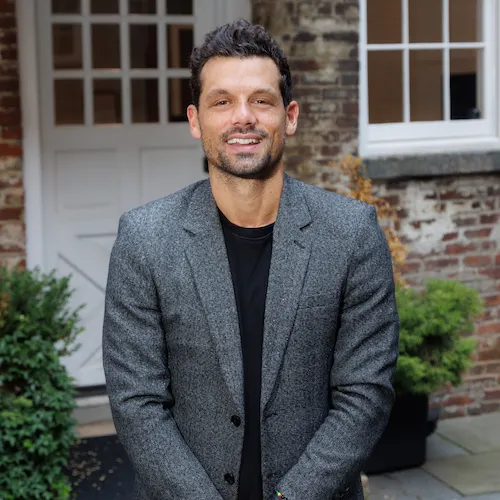 Alex Lacroix, Agent in  - Compass