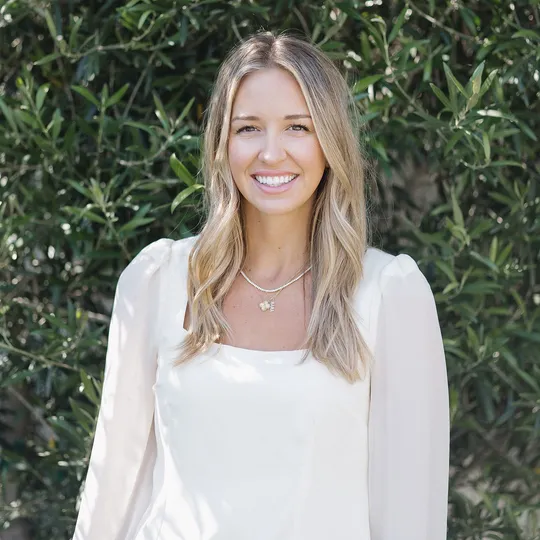 Madison Kahn, Agent in  - Compass