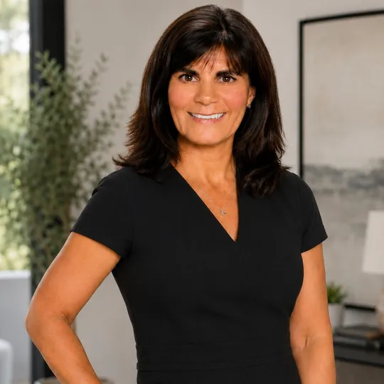 Phyllis Cyphers, Agent in  - Compass