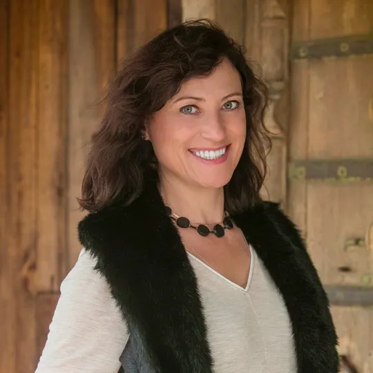 Natasha Hess, Agent in  - Compass