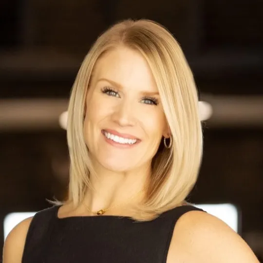 Kylie Lynch, Agent in  - Compass