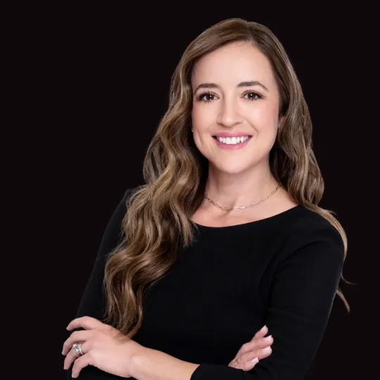 Mayra Petrone, Agent in  - Compass