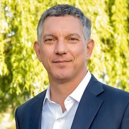 Philip Oggero, Agent in  - Compass