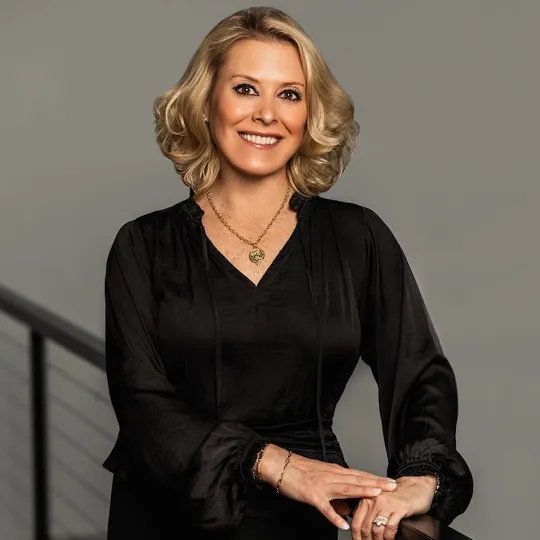 Suraya DeSorrento, Agent in  - Compass