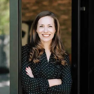 Lindsey Hughes, Agent in  - Compass