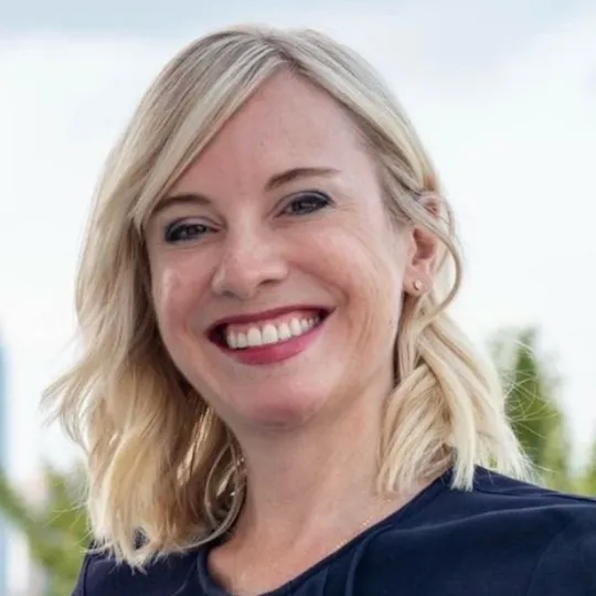 Holly Iversen, Agent in  - Compass