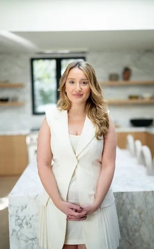 Sarah Nehmeh, Agent in  - Compass