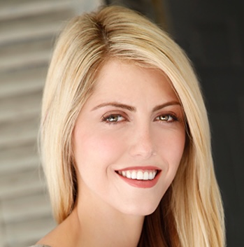 Headshot of Yvonne Gianneschi