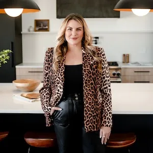 Lizzy Confalone, Agent in  - Compass