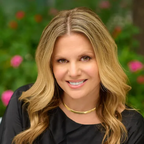 Lexi Monfredini, Agent in  - Compass