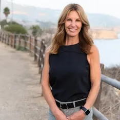 Meg Puccinelli, Agent in  - Compass