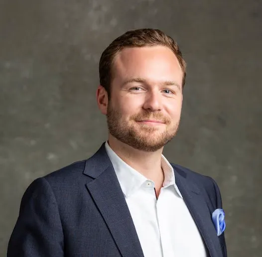 Luke Ford, Agent in  - Compass