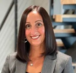 Regina Solarino, Agent in  - Compass