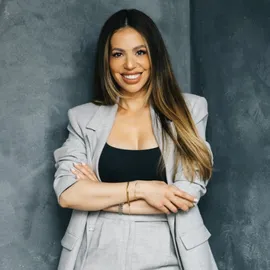 Ceci Gutierrez, Agent in  - Compass