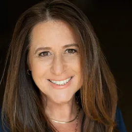 Fern Felsenheld, Agent in  - Compass
