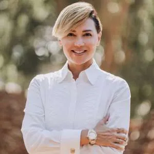 Patti Palafox, Agent in  - Compass