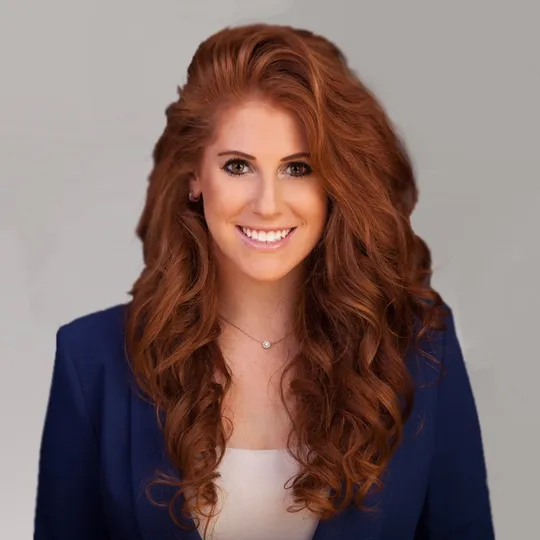 Danielle Schwartzman, Agent in  - Compass