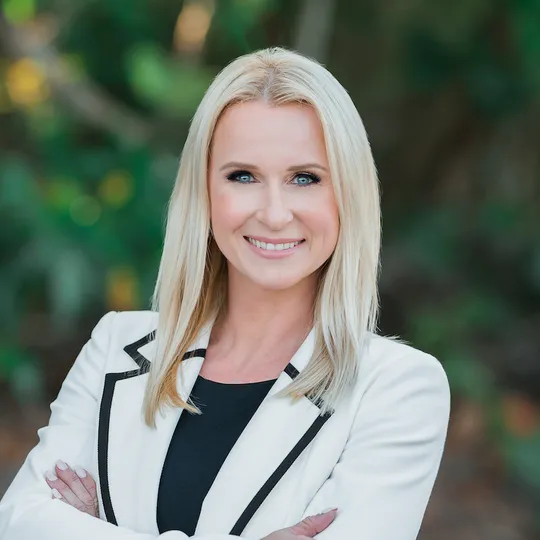 Hana Faett, Agent in  - Compass