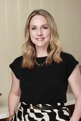 Kristin DeBarbieris, Agent in  - Compass