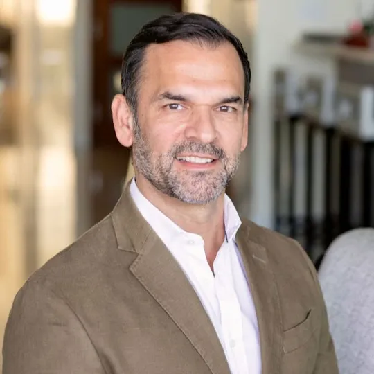 Pedro Alvarez, Agent in  - Compass