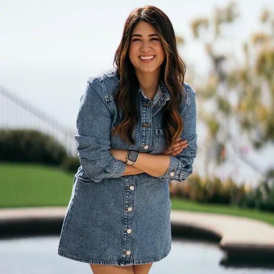 Karina Castillo, Agent in  - Compass