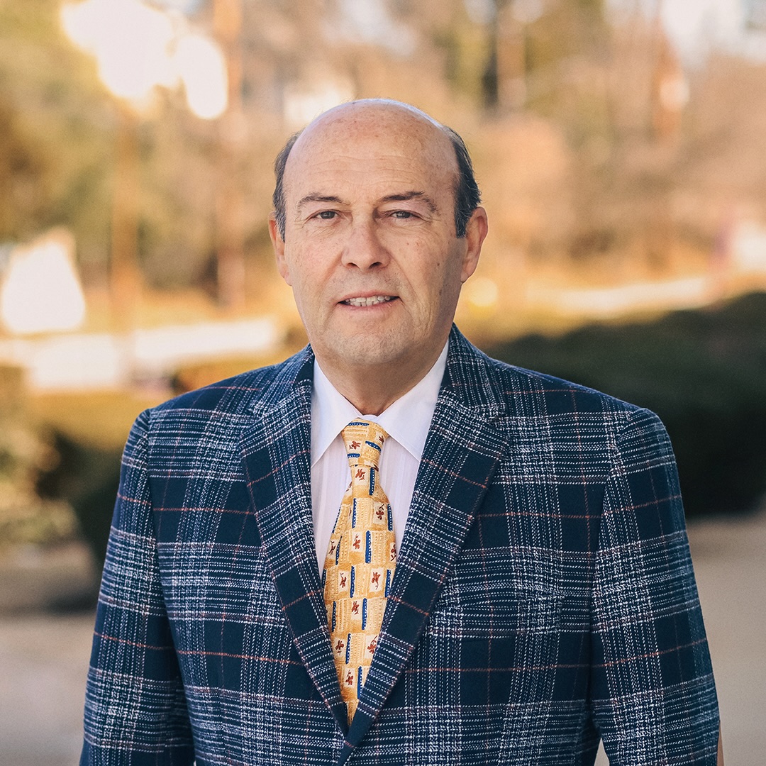 Headshot of Carlos Pereira