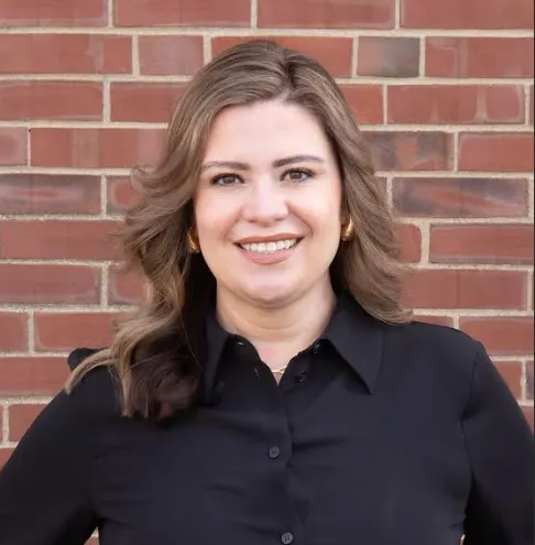 Adriana Perez, Agent in  - Compass